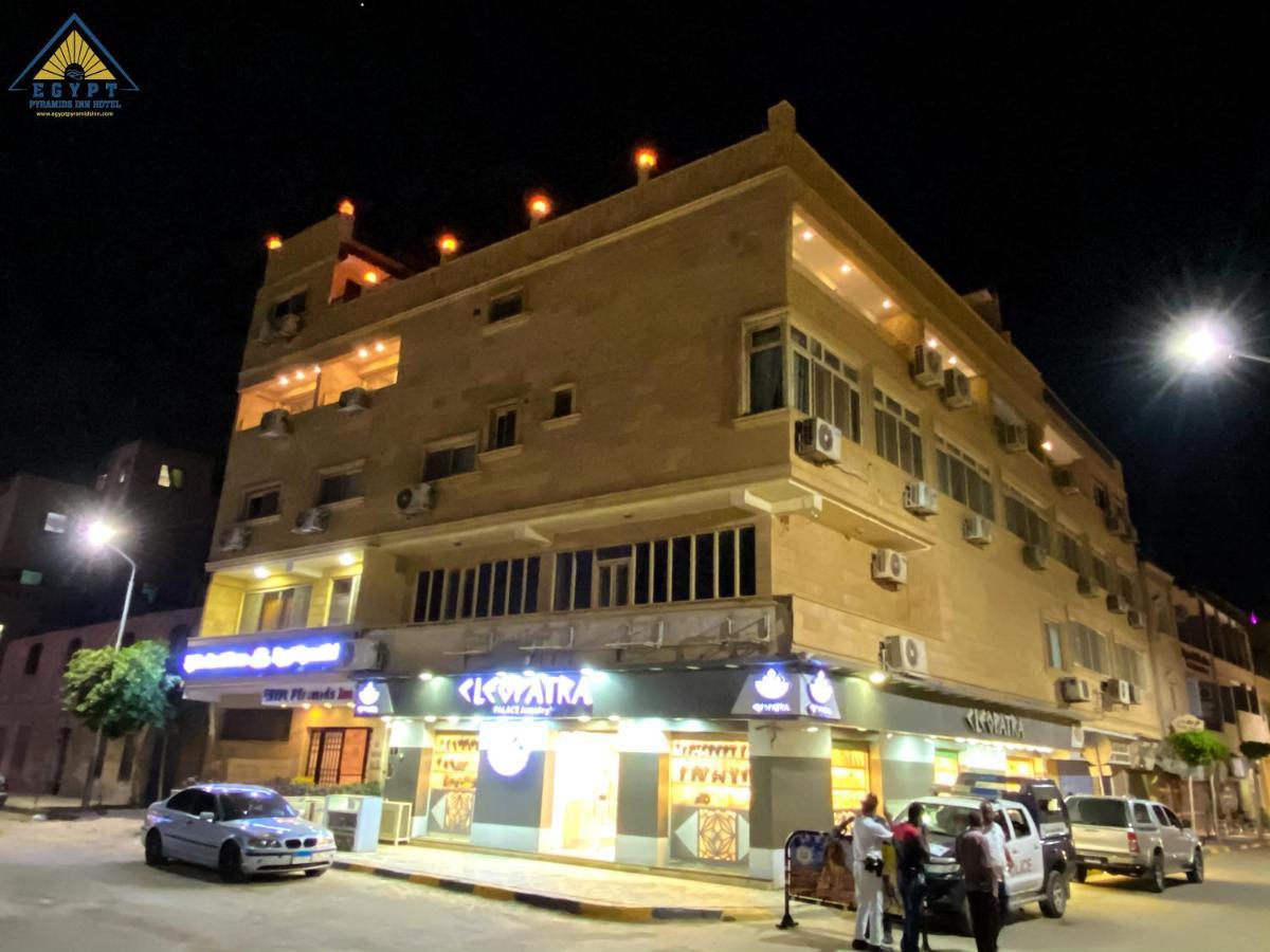 Egypt pyramids inn Kafret el-Gabal Exteriör bild