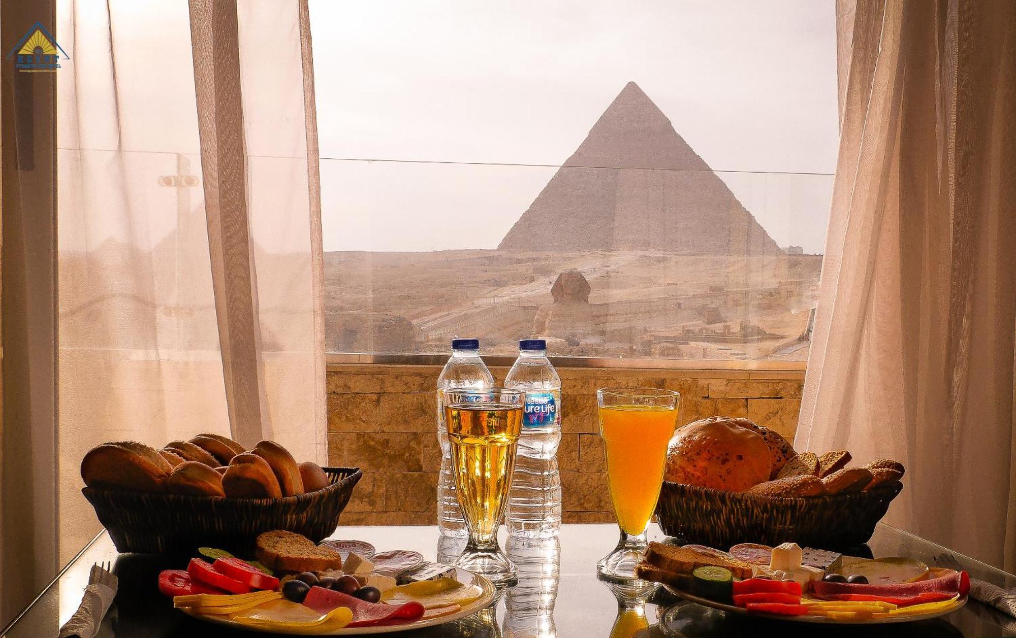 Egypt pyramids inn Kafret el-Gabal Exteriör bild