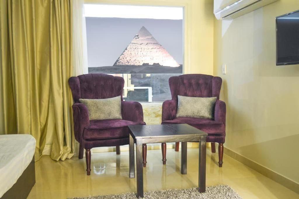Egypt pyramids inn Kafret el-Gabal Exteriör bild