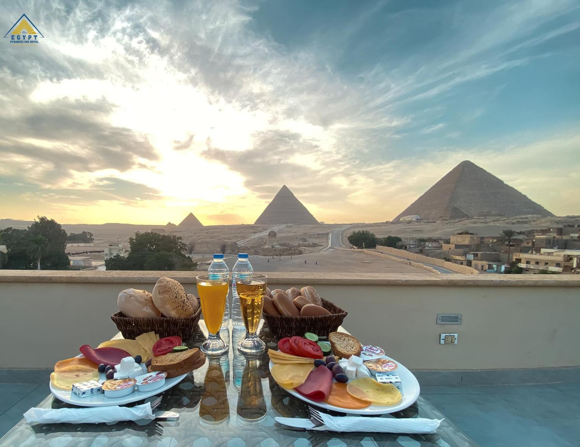 Egypt pyramids inn Kafret el-Gabal Exteriör bild
