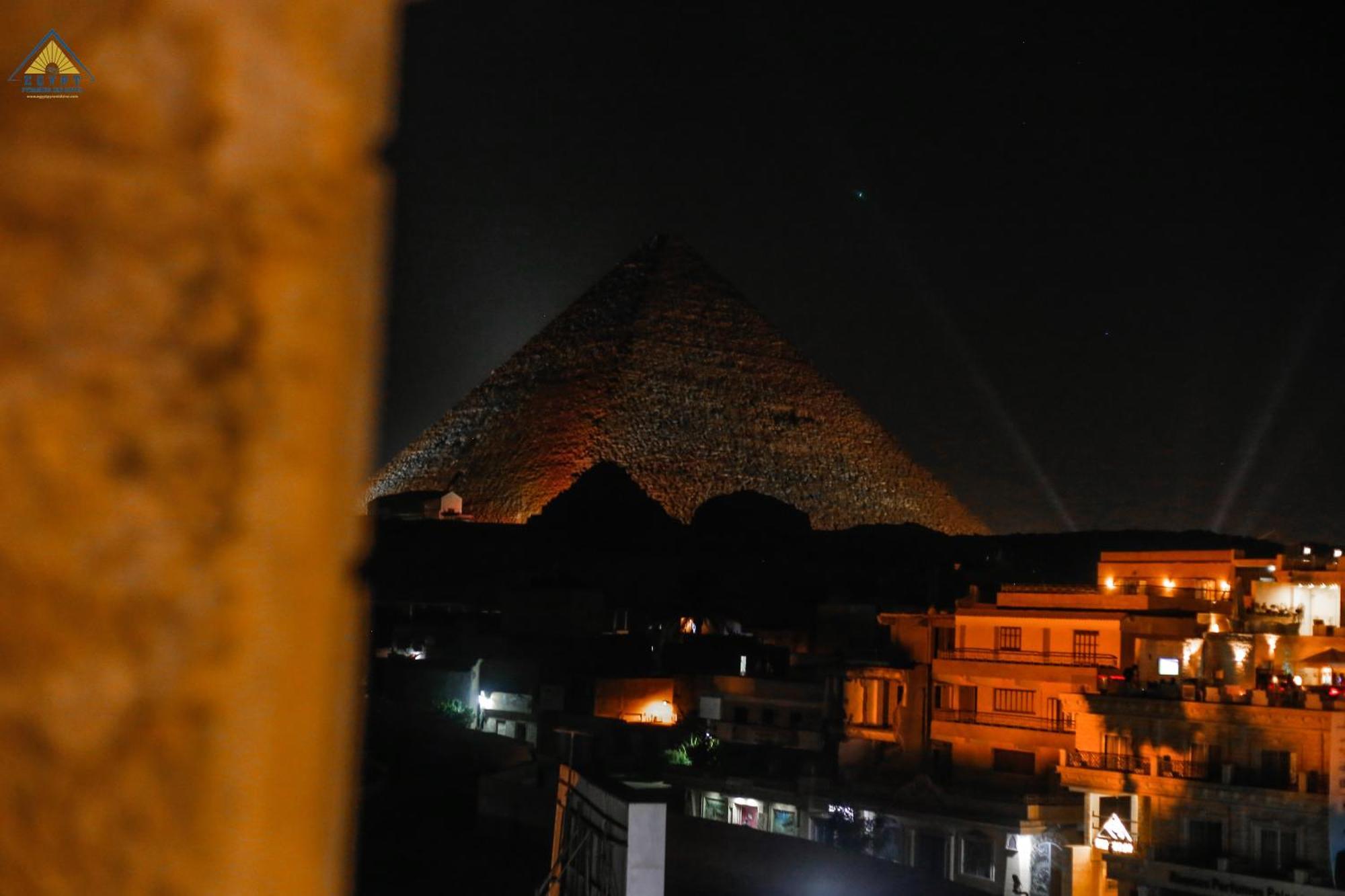 Egypt pyramids inn Kafret el-Gabal Exteriör bild