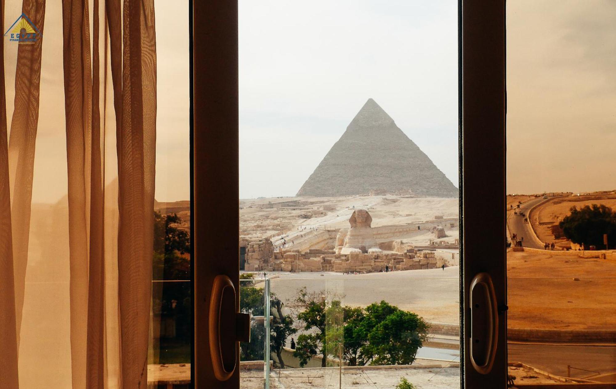 Egypt pyramids inn Kafret el-Gabal Exteriör bild
