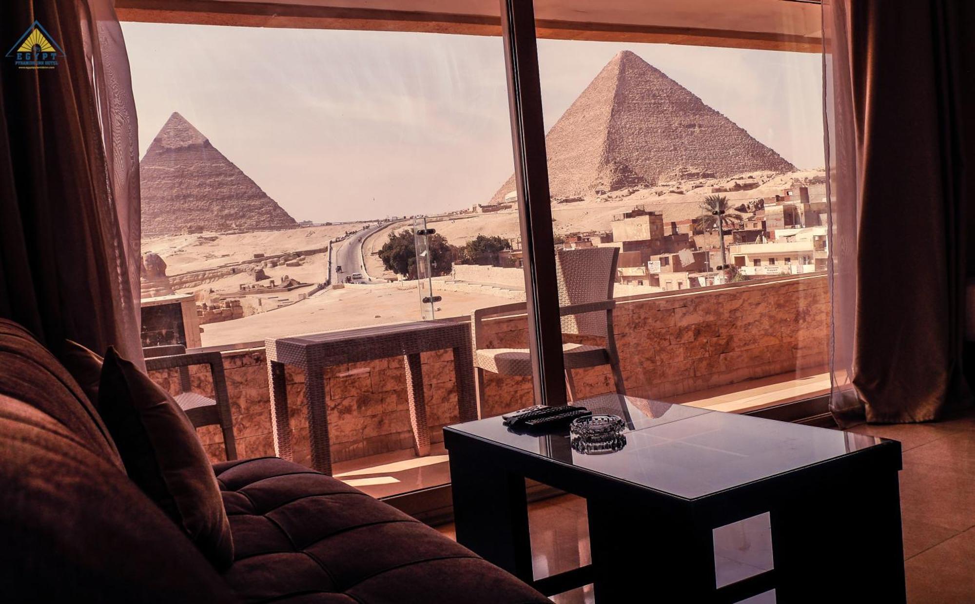 Egypt pyramids inn Kafret el-Gabal Exteriör bild
